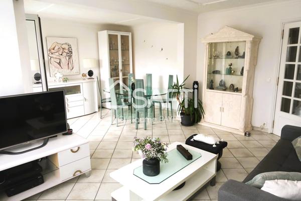 VASTE APPARTEMENT 87 m² SANS VIS À VIS, EXPOSE SUD-EST, 3 CHAMBRES, BELLE VUE RARE, A PROXIMITE DU TRAMWAY T12, COMMERCES ET ECOLES A PIED !!!!