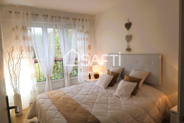 VASTE APPARTEMENT 87 m² SANS VIS À VIS, EXPOSE SUD-EST, 3 CHAMBRES, BELLE VUE RARE, A PROXIMITE DU TRAMWAY T12, COMMERCES ET ECOLES A PIED !!!!