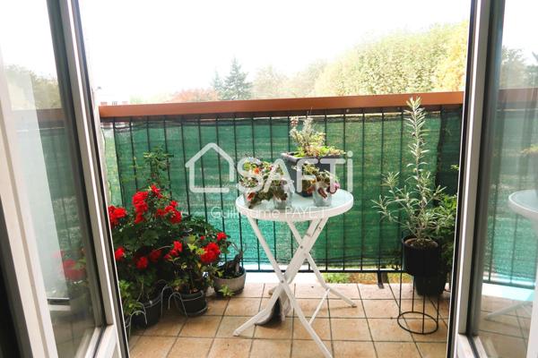 VASTE APPARTEMENT 87 m² SANS VIS À VIS, EXPOSE SUD-EST, 3 CHAMBRES, BELLE VUE RARE, A PROXIMITE DU TRAMWAY T12, COMMERCES ET ECOLES A PIED !!!!