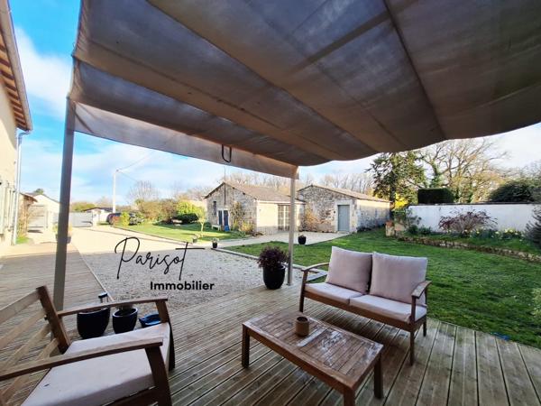 Chauvigny (86300) Maison rénovée avec dépendances – 3 chambres – secteur calme