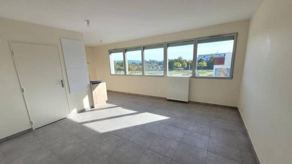 Appartement 1 pièce                                        - 38080 L' Isle-d'Abeau Réf : 5305