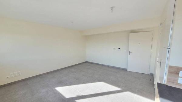 Appartement 1 pièce                                        - 38080 L' Isle-d'Abeau Réf : 5305