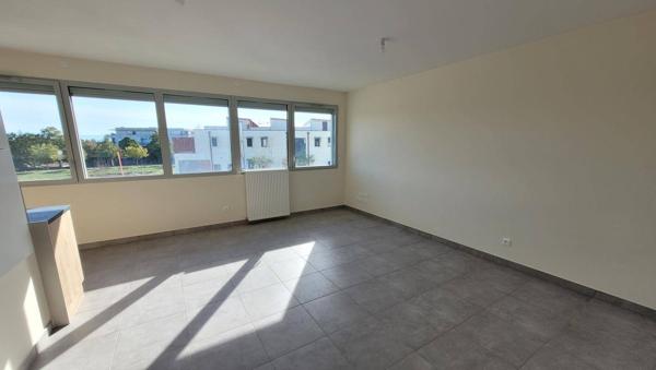 Appartement 1 pièce                                        - 38080 L' Isle-d'Abeau Réf : 5305