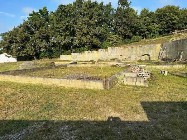 Dpt Hautes Pyrénées (65), à vendre Terrain de 2945 m2 avec CU et viabilisé.