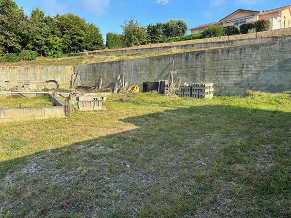 Dpt Hautes Pyrénées (65), à vendre Terrain de 2945 m2 avec CU et viabilisé.