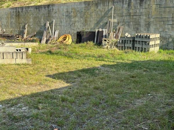 Dpt Hautes Pyrénées (65), à vendre Terrain de 2945 m2 avec CU et viabilisé.