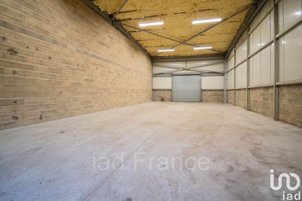 Location hangar 125 m² Freneuse