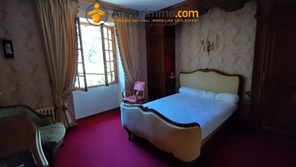 Vente                                                      Maison
                        
                     6 pièces                      194 m2                     à Belcaire