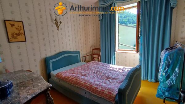 Vente                                                      Maison
                        
                     6 pièces                      194 m2                     à Belcaire