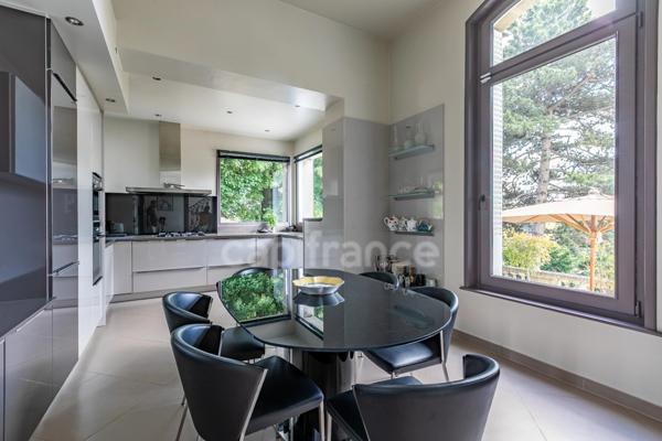 Maison bourgeoise à vendre 12 pièces SOISSONS (02)