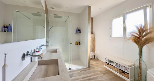 spacieuse maison T7 avec piscine  grand garage