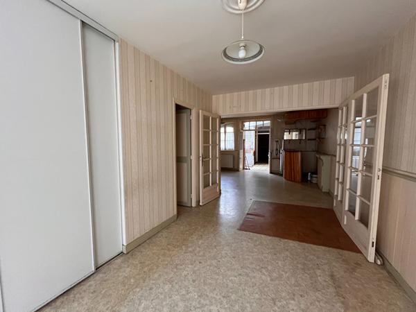 Immeuble Cancale (commerces + logements + dépendances)