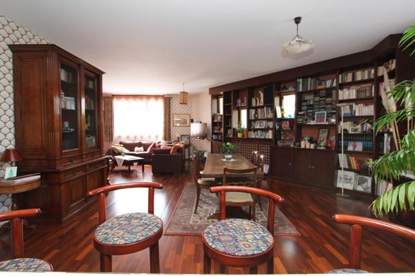 Dans le secteur résidentiel prisé des Essarts à BRON, proche toutes commodités et au calme