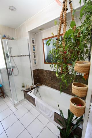 Dans le secteur résidentiel prisé des Essarts à BRON, proche toutes commodités et au calme