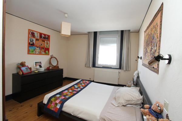 Dans le secteur résidentiel prisé des Essarts à BRON, proche toutes commodités et au calme