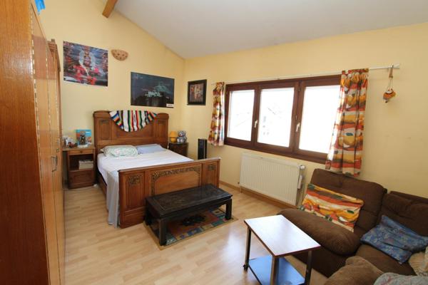 Dans le secteur résidentiel prisé des Essarts à BRON, proche toutes commodités et au calme