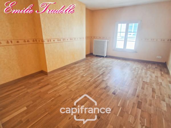 Maison à vendre 6 pièces LA CHARTRE SUR LE LOIR (72) Maison de caractère – cœur de ville – 181 m² – cour, dépendance et caves