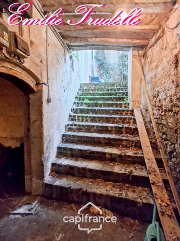 Maison à vendre 6 pièces LA CHARTRE SUR LE LOIR (72) Maison de caractère – cœur de ville – 181 m² – cour, dépendance et caves