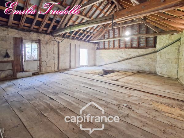 Maison à vendre 6 pièces LA CHARTRE SUR LE LOIR (72) Maison de caractère – cœur de ville – 181 m² – cour, dépendance et caves