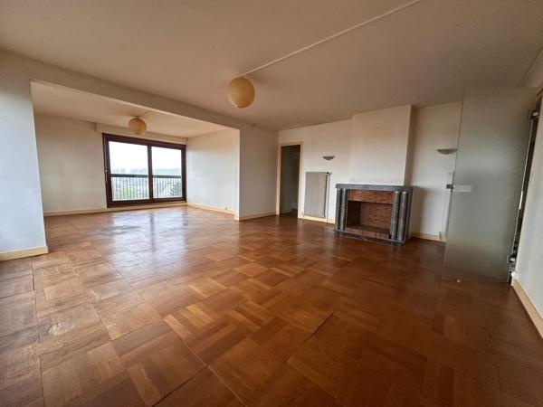 Parking + annexe + appartement