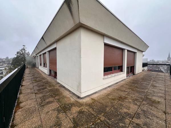 Parking + annexe + appartement