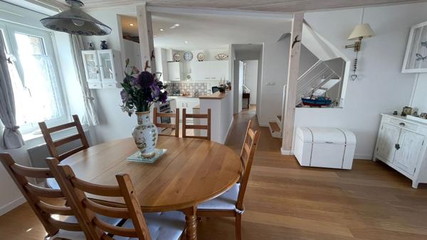 Saint-Pierre Quiberon - Centre-ville Appartement 4 chambres, jardin, garage et stationnement  - Rare sur le marché !