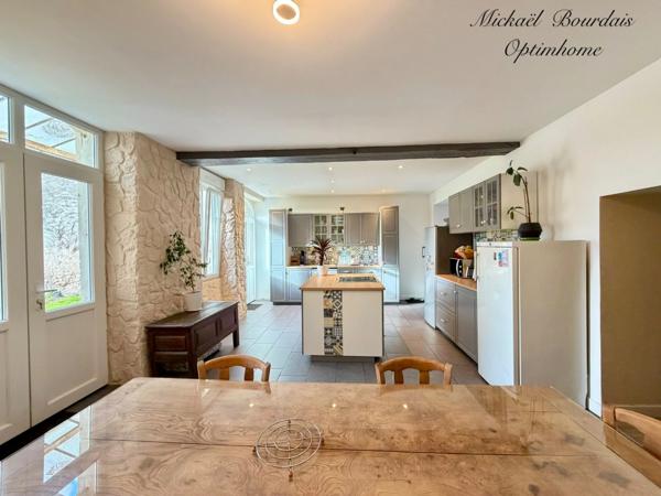 Maison de ville – 158 m² habitables – Centre du Lude – Classe D – Cour fermée – Grenier aménageable