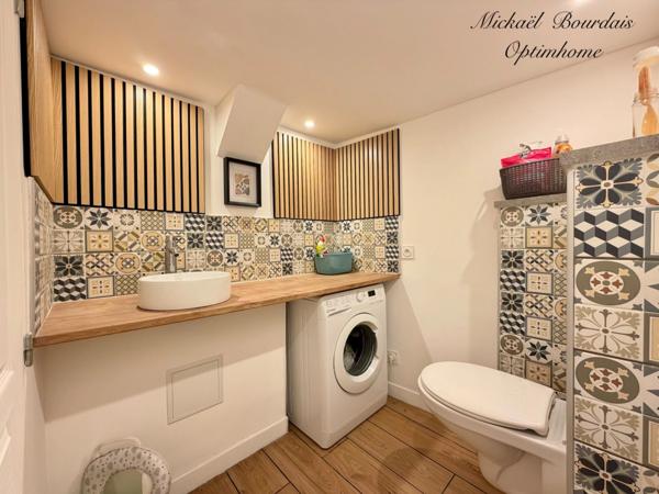 Maison de ville – 158 m² habitables – Centre du Lude – Classe D – Cour fermée – Grenier aménageable