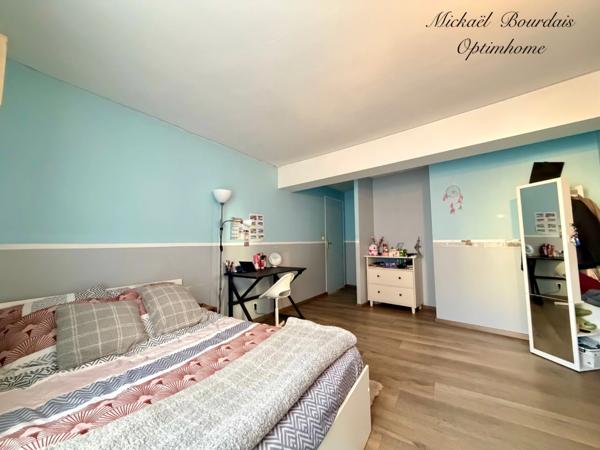 Maison de ville – 158 m² habitables – Centre du Lude – Classe D – Cour fermée – Grenier aménageable