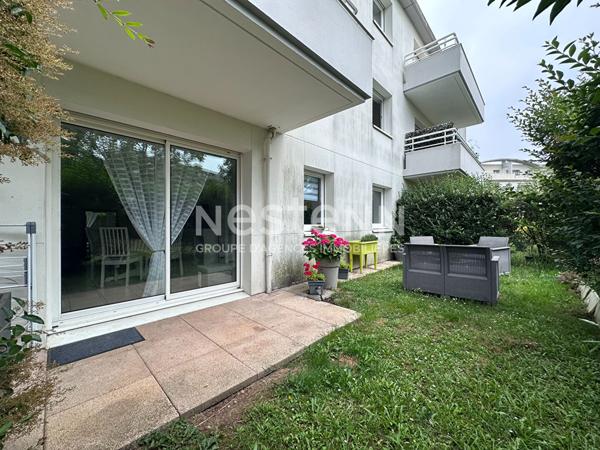 Appartement à vendre à Vannes T2 avec terrasse, box fermé en sous-sol et parking extérieur