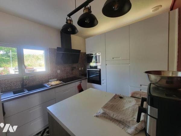 Maison d'habitation rénovée dans hameau en campagne