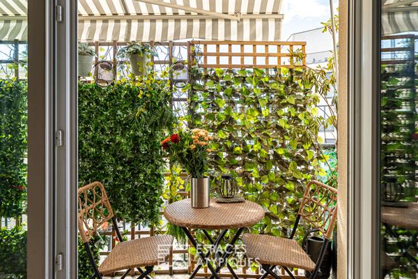 Appartement traversant avec balcon en dernier étage