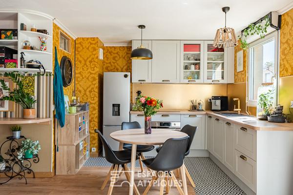 Appartement traversant avec balcon en dernier étage