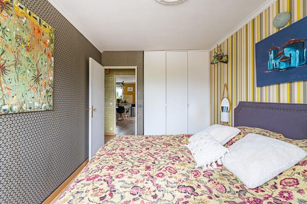 Appartement traversant avec balcon en dernier étage