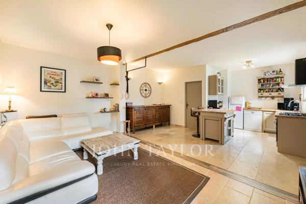 Vaste propriété familiale avec maison d'amis et maison de gardien