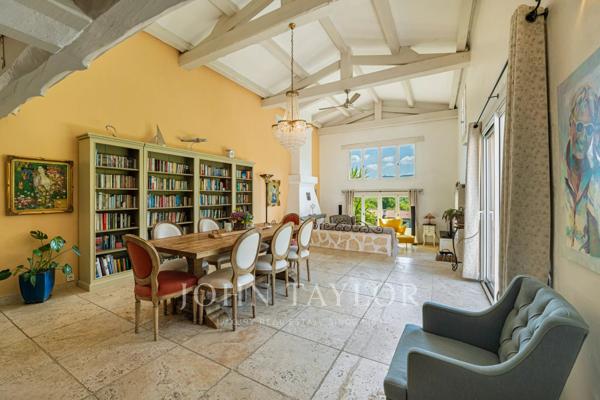 Vaste propriété familiale avec maison d'amis et maison de gardien