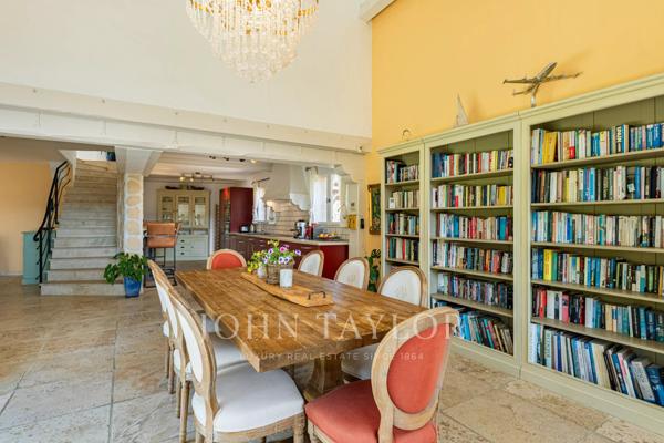 Vaste propriété familiale avec maison d'amis et maison de gardien