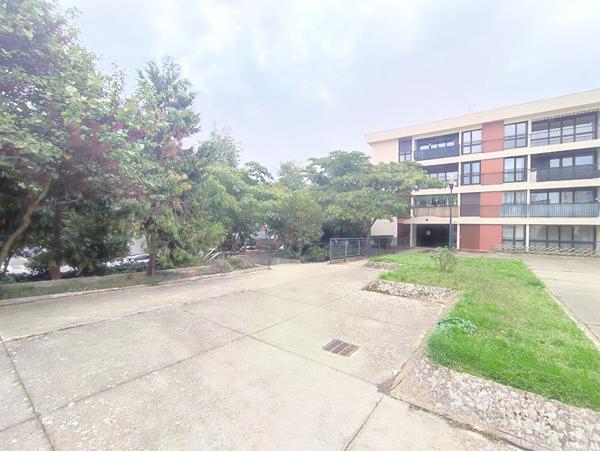 Appartement Les Ulis 3 pièce(s) 63 m2 cave Parking