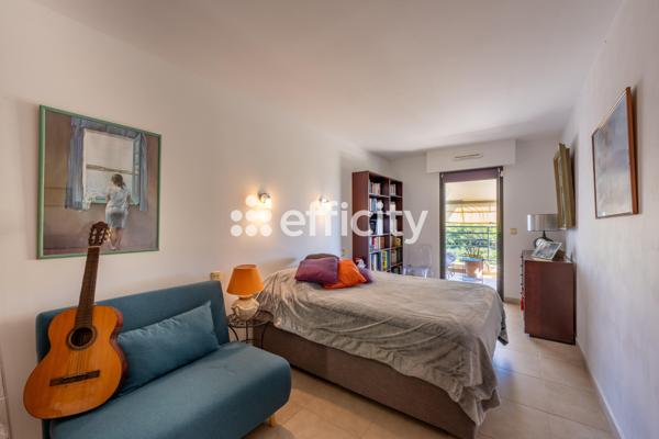 Appartement
         3 pièces
        - 103 m² Bien prestige 739 820 € *