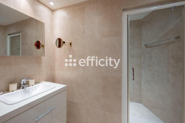 Appartement
         3 pièces
        - 103 m² Bien prestige 739 820 € *