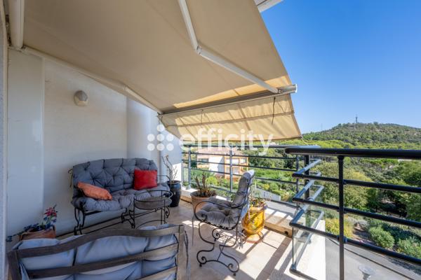 Appartement
         3 pièces
        - 103 m² Bien prestige 739 820 € *