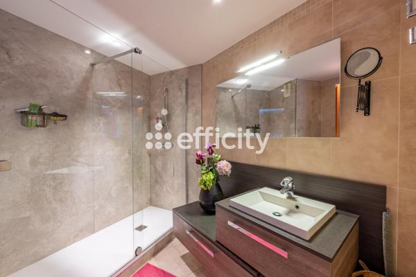 Appartement
         3 pièces
        - 103 m² Bien prestige 739 820 € *