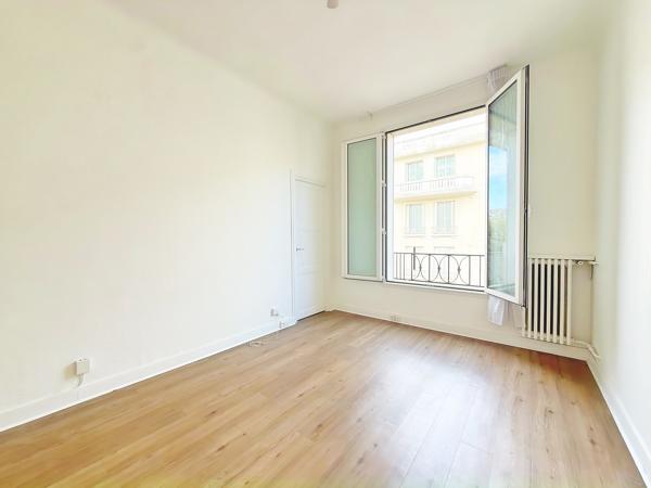 Beau 2 pièces au calme d'un square privé