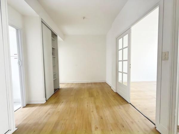 Beau 2 pièces au calme d'un square privé