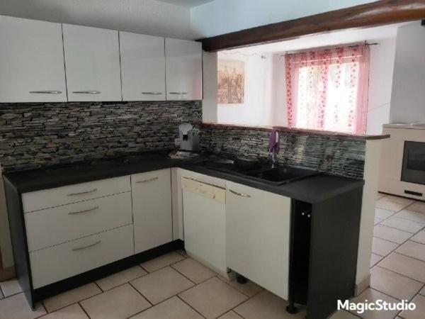 Jolie maison contemporaine avec piscine  au calme TAVAUX (JURA)  à 10 min de DOLE