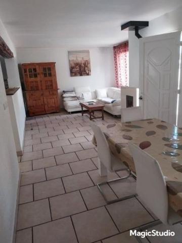 Jolie maison contemporaine avec piscine  au calme TAVAUX (JURA)  à 10 min de DOLE