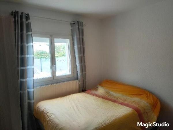 Jolie maison contemporaine avec piscine  au calme TAVAUX (JURA)  à 10 min de DOLE