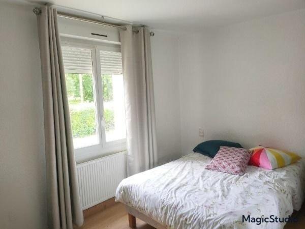 Jolie maison contemporaine avec piscine  au calme TAVAUX (JURA)  à 10 min de DOLE