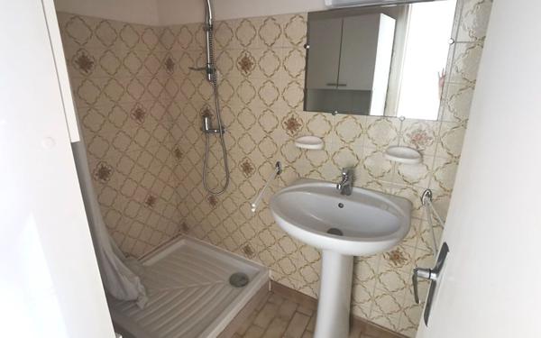 Appartement à louer    1 pièce •  Beaucaire