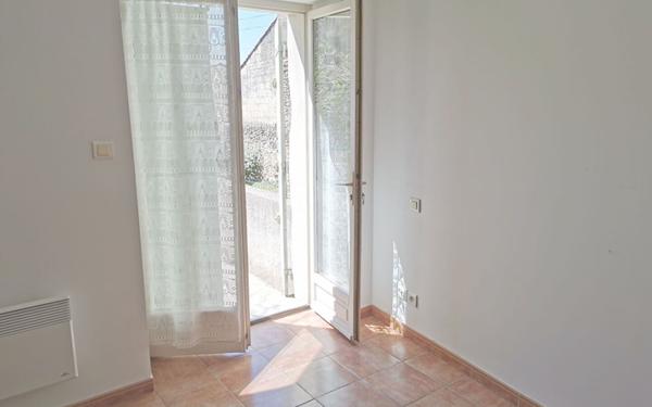 Appartement à louer    1 pièce •  Beaucaire